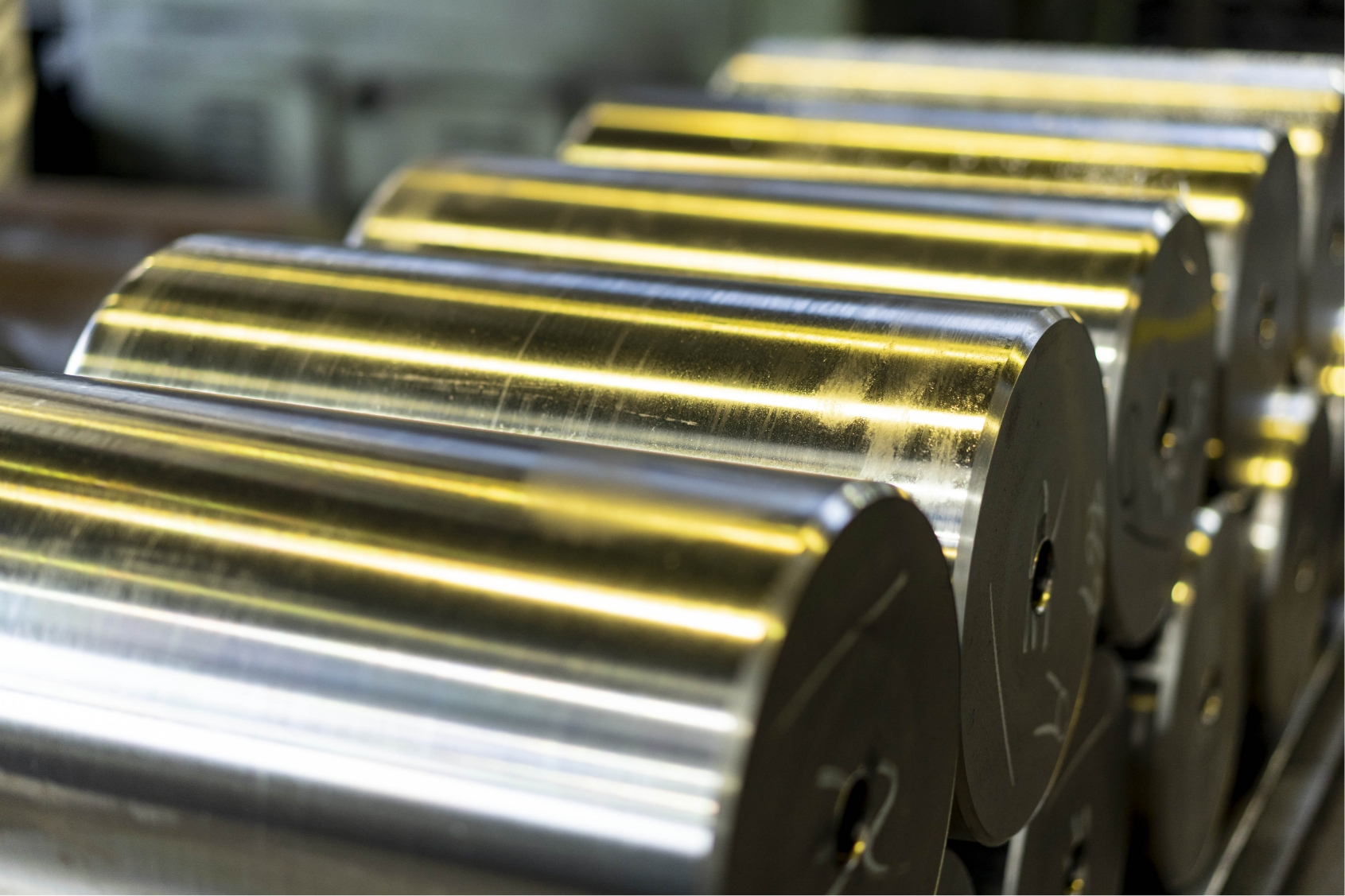 金色に輝くステンレスビレット製品