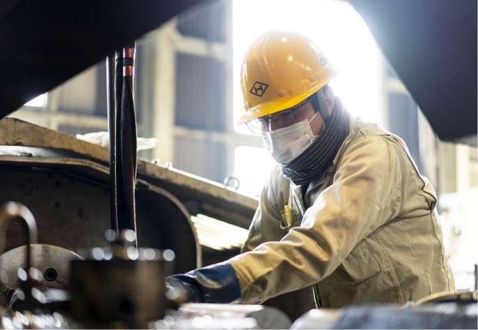 工具1課で作業中の木森健太